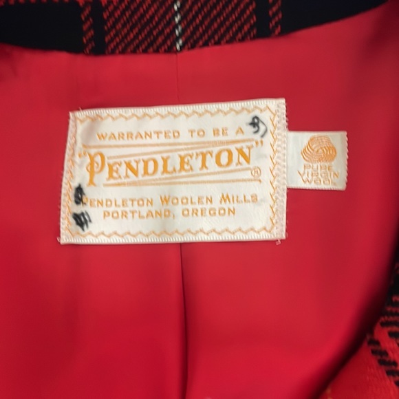 Vintage 1970’s Pendleton Wool Red Cape - Picture 10 of 12